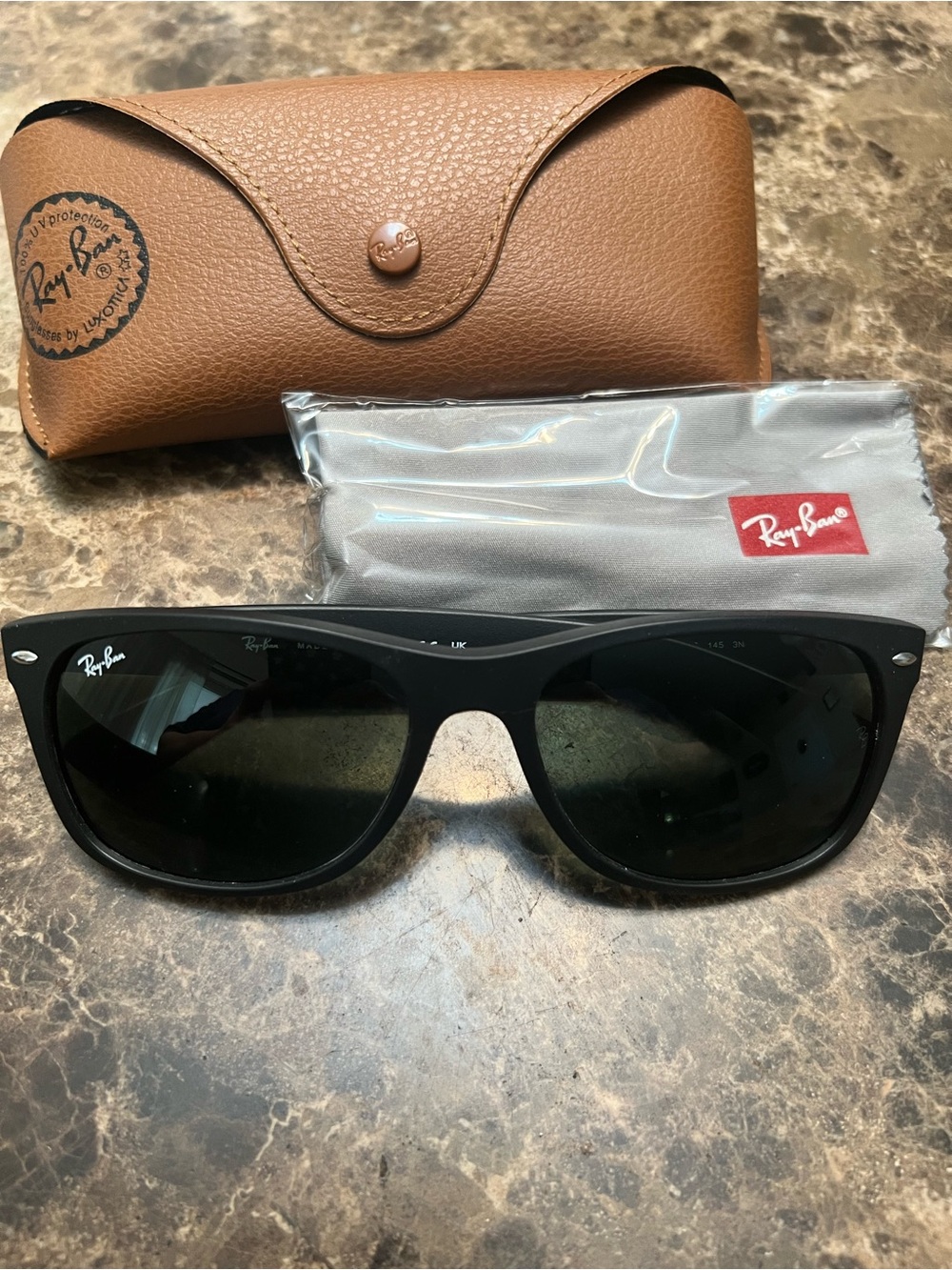 Ray-Ban Classic Black Wayfarer Sunglasses with Brown Case